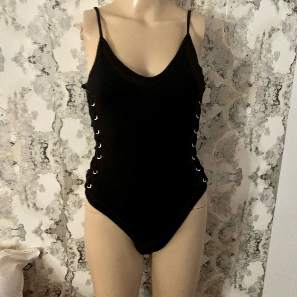 BLACK LACE UP DETAIL BODYSUIT